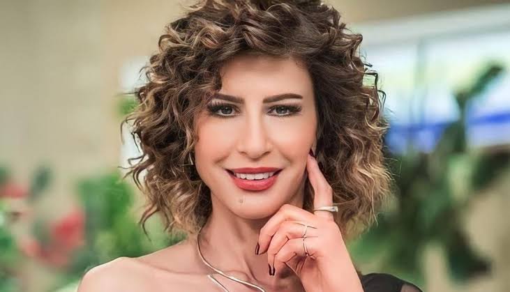 سرقت أموالًا ومشغولات ذهبية.. تفاصيل القبض على خادمة الإعلامية الشهيرة
